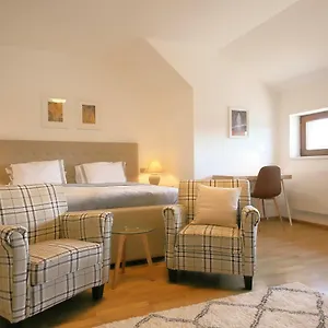 Apartment Expat House